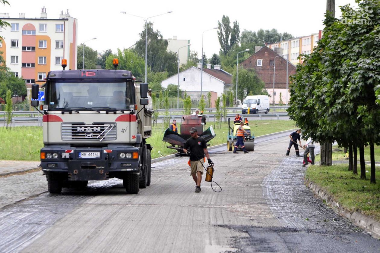 Nowy asfalt na Młodzianowskiej