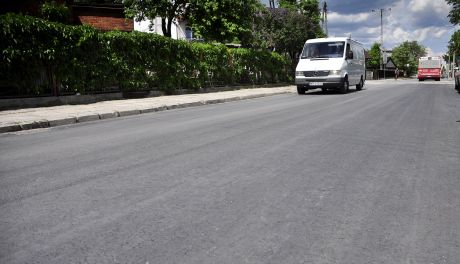 Nowy asfalt na ulicy Długojowskiej