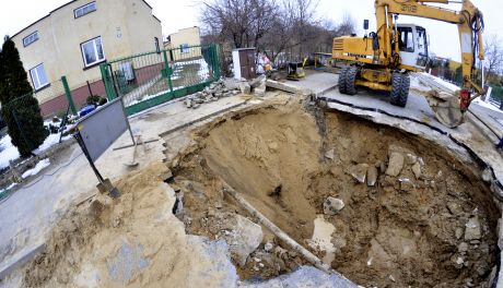 Gigantyczna dziura na ulicy Wośnickiej! Skrócono trasę 