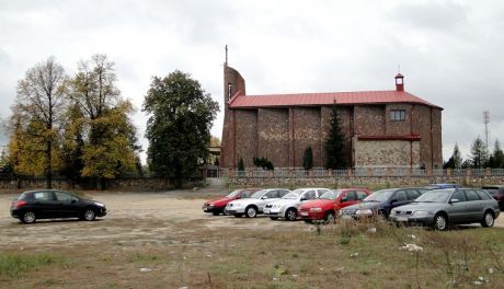 Wybudują parking przed kościołem w Rajcu