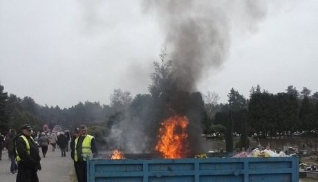 Pożar kontenera na cmentarzu
